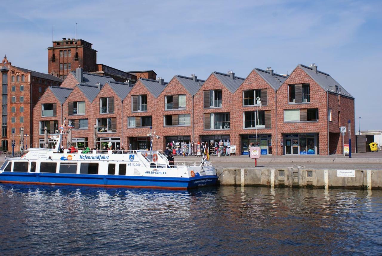 Stadtvilla Bruegemann Mit Terrasse & Parkplatz - Abc136 By Abcwismar Bagian luar foto
