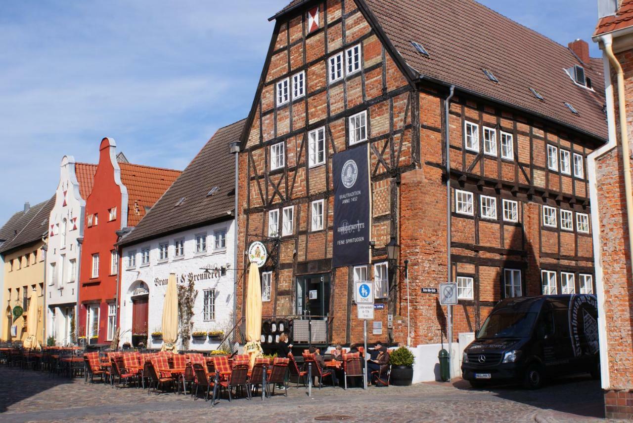 Stadtvilla Bruegemann Mit Terrasse & Parkplatz - Abc136 By Abcwismar Bagian luar foto